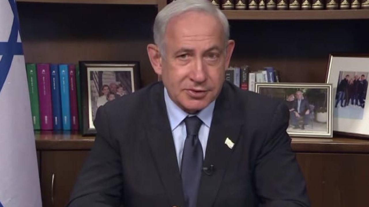 desk - netanyahu