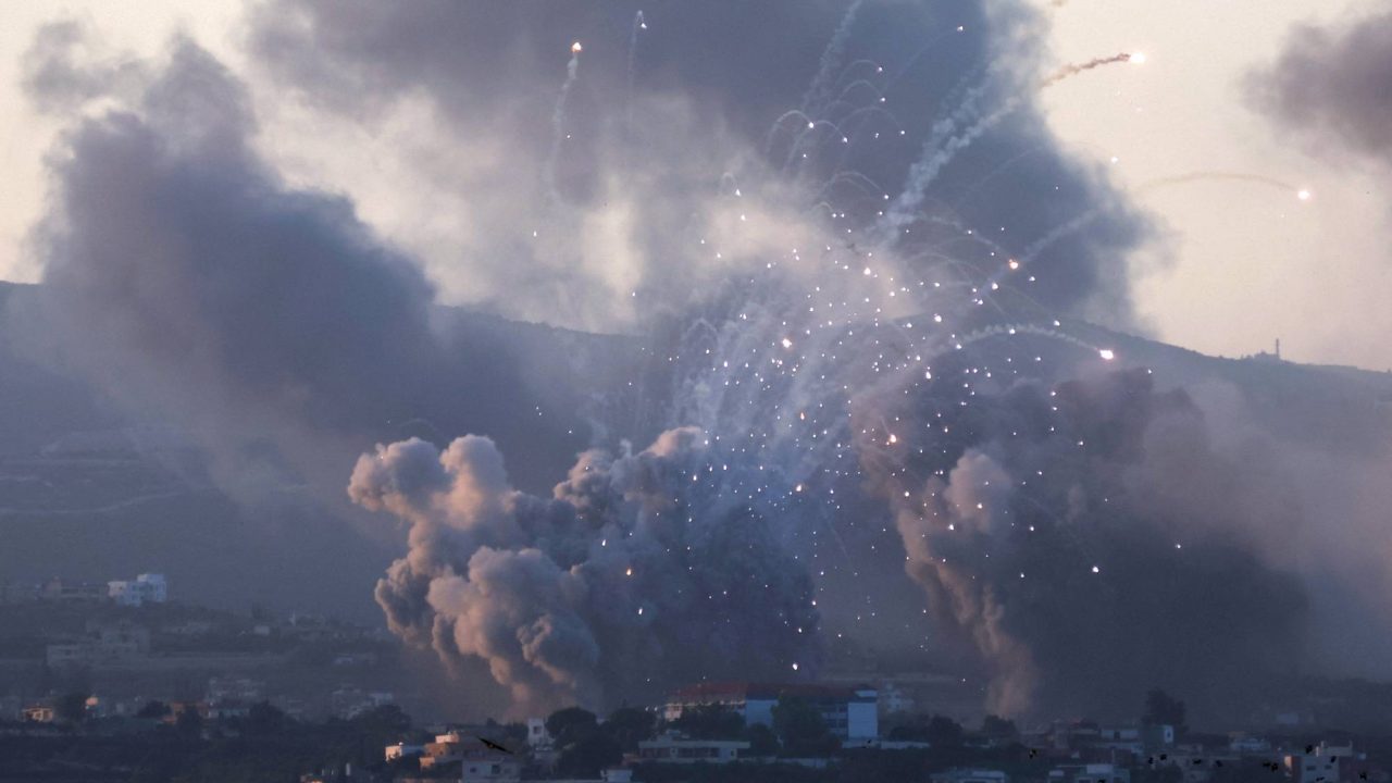 Smoke billows over southern Lebanon following Israeli strikes, amid ongoing cross-border hostilities between Hezbollah and Israeli forces, as seen from Tyre, southern Lebanon September 23, 2024. REUTERS/Aziz Taher        TPX IMAGES OF THE DAY