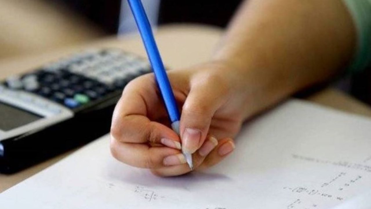 emtihanet_1 شهادات بدل الإفادات: tout le monde a gagné