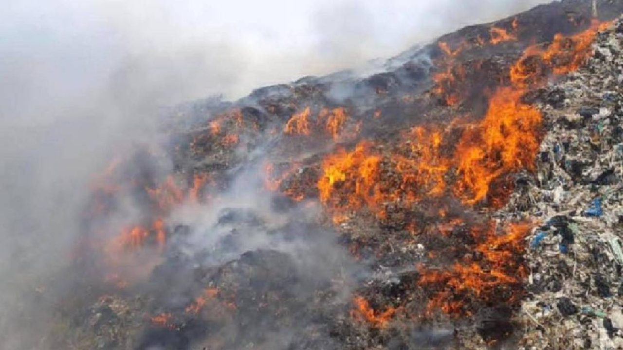 fire deir ammar garbage
