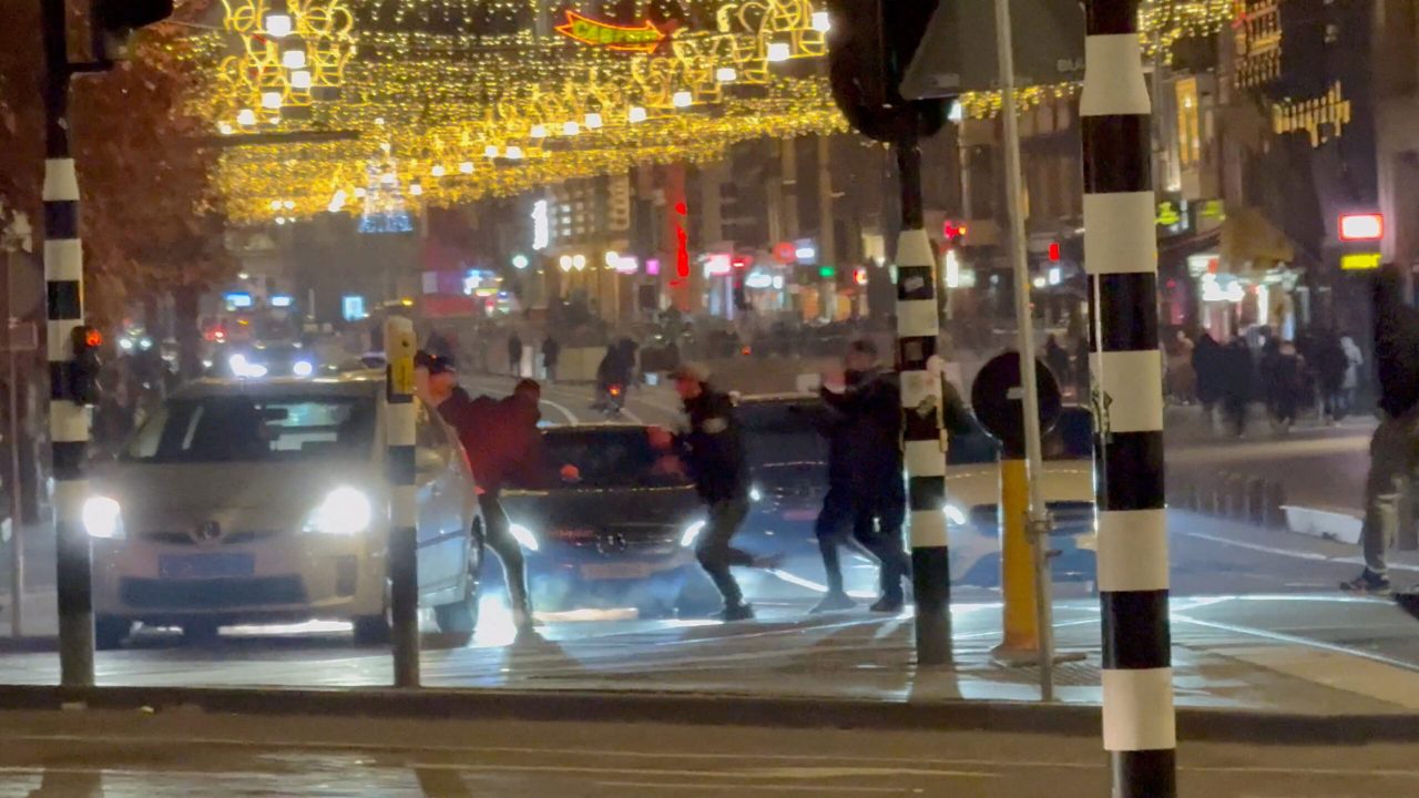 Israeli football supporters and Dutch youth clash near Amsterdam Central station, in Amsterdam, Netherlands, November 8, 2024, in this still image obtained from a social media video. X/iAnnet/via REUTERS. THIS IMAGE HAS BEEN SUPPLIED BY A THIRD PARTY. MANDATORY CREDIT.