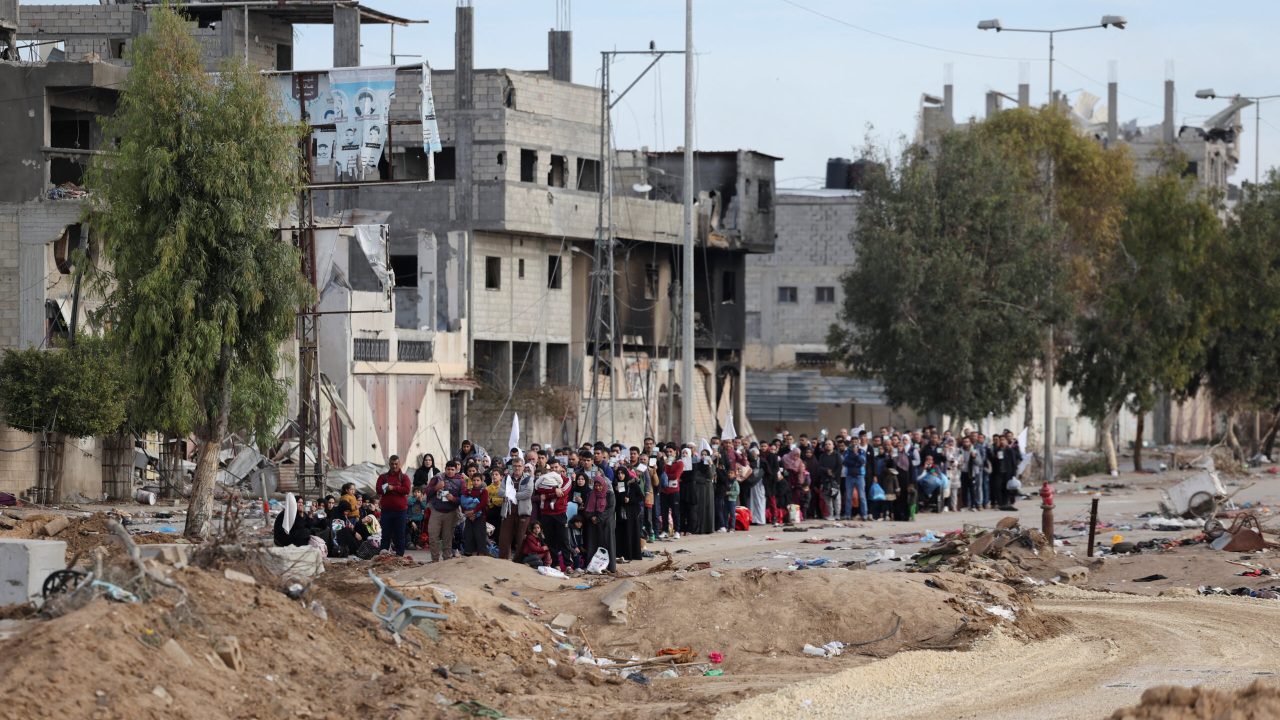 Palestinians wait before leaving northern Gaza through a humanitarian corridor, amid the ongoing ground operation of the Israeli army against Palestinian Islamist group Hamas, in the northern Gaza Strip, November 22, 2023.  REUTERS/Ronen Zvulun  EDITOR'S NOTE: REUTERS PHOTOGRAPHS WERE REVIEWED BY THE IDF AS PART OF THE CONDITIONS OF THE EMBED. NO PHOTOS WERE REMOVED.