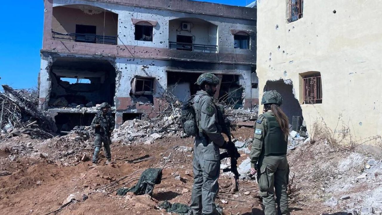 israeli army near houses south lebanon