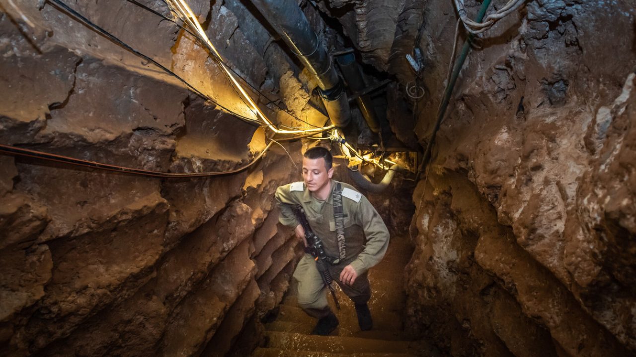 israeli troops inside tunnels