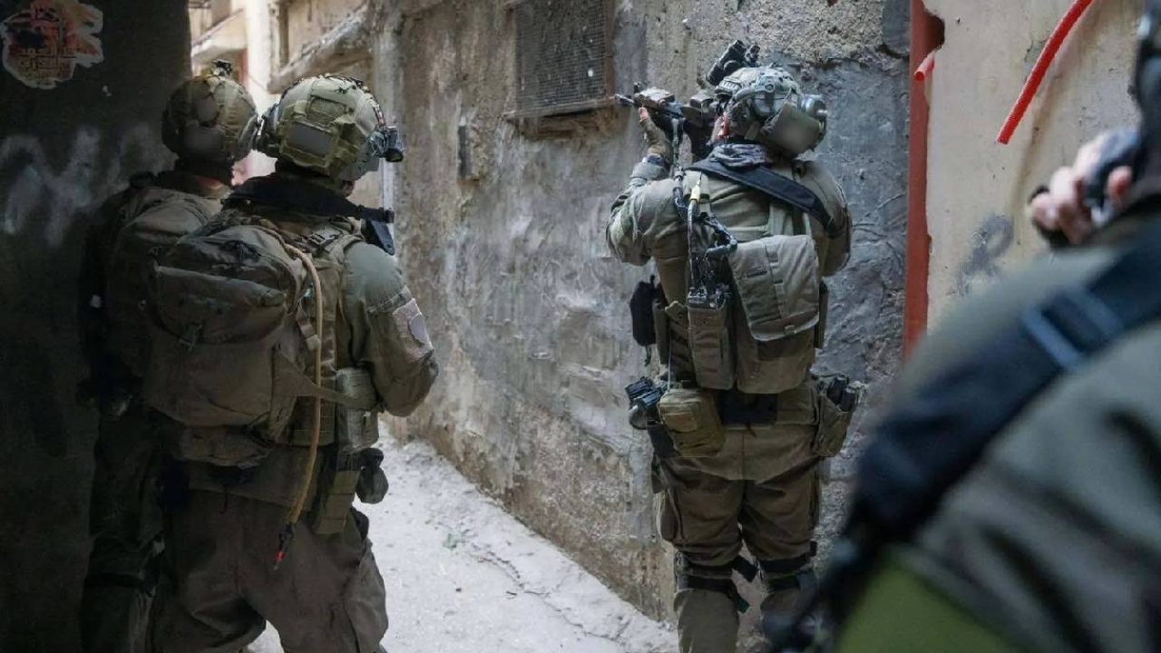 jenin - israeli soldiers between buildings