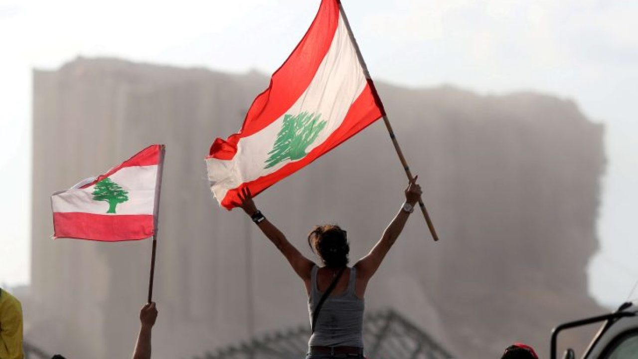 leb-2-730x438 هذا الكلام ، ان كان يحق لنا ان نطلق صفة ثقافة على سياسة الترهيب وخاصة التي يمارسها "حزب لله "، منذ نحو عشرين عاما. ويأخذ الترهيب عند الحزب اشكالاً عديدة من انتشار للقمصان السوداء، مروراً بمجموعات غوغائية على دراجات نارية، الى غزوات خبيثة وحقيرة يسميها أياماًمجيدة والى أكبر اشكال الترهيب والإرهاب و اغتيال الرجال من كافة الاطياف والمشارب اللبنانية. يبدو ان الوطنيين اللبنانيين اعتادوا على هذه السياسة وباتوا لا يشعرون بالرهبة من التهديد، والوعيد، والترهيب بل ان العديد منهم يجاهر برفضهم لهذا الإرهاب والترهيب. وهذ نقطة تحول لصالح استرداد الدولة من الدويلة.