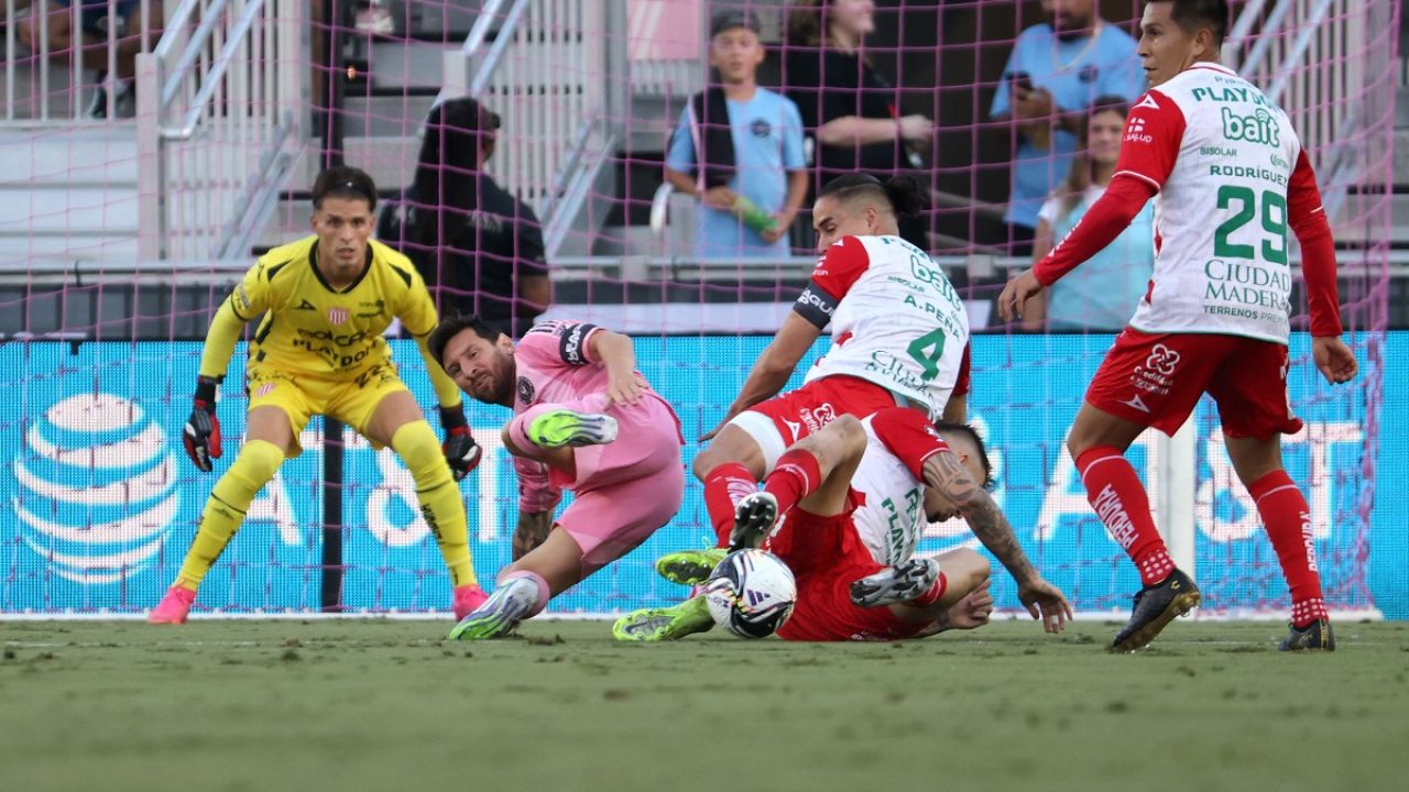 FORT LAUDERDALE, FLORIDA - AUGUST 02: Lionel Messi #10 of Inter Miami CF is tackled during the Leagues Cup Phase One match between Inter Miami CF and Club Necaxa at Chase Stadium on August 2, 2025 in Fort Lauderdale, Florida.   Leonardo Fernandez/Getty Images/AFP (Photo by Leonardo Fernandez / GETTY IMAGES NORTH AMERICA / Getty Images via AFP)