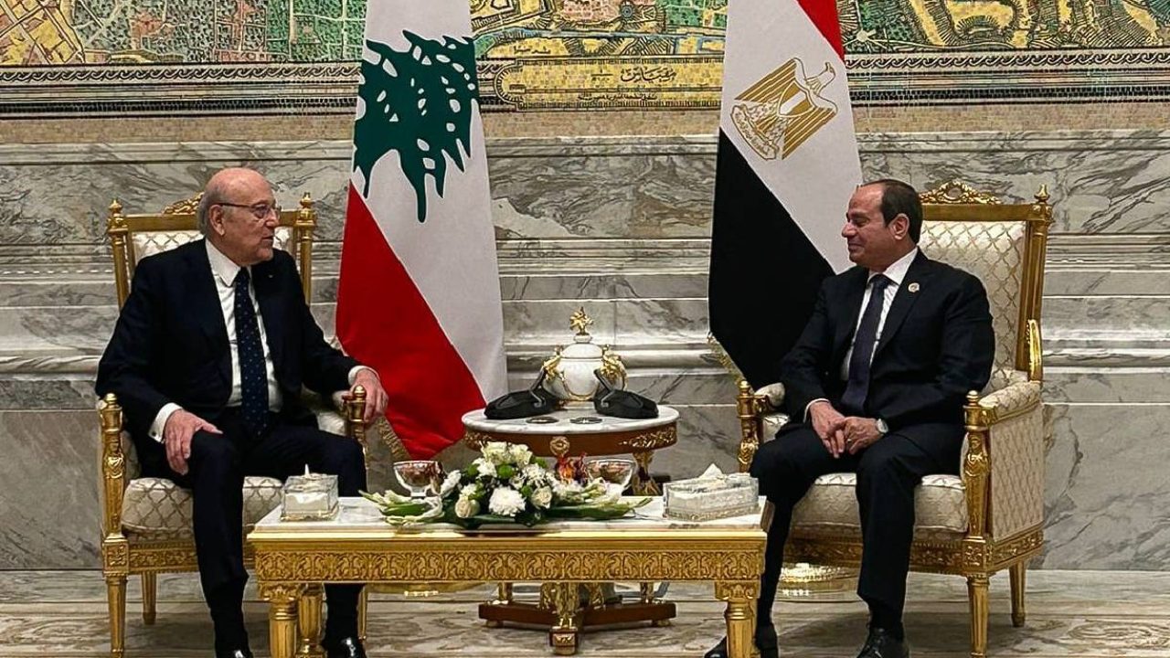 mikati and sisi with flags