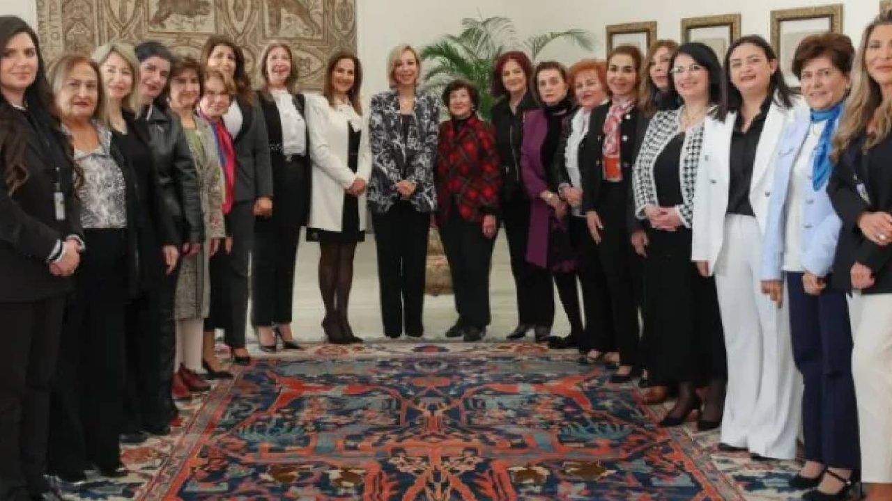 nehmat aoun with women ngo