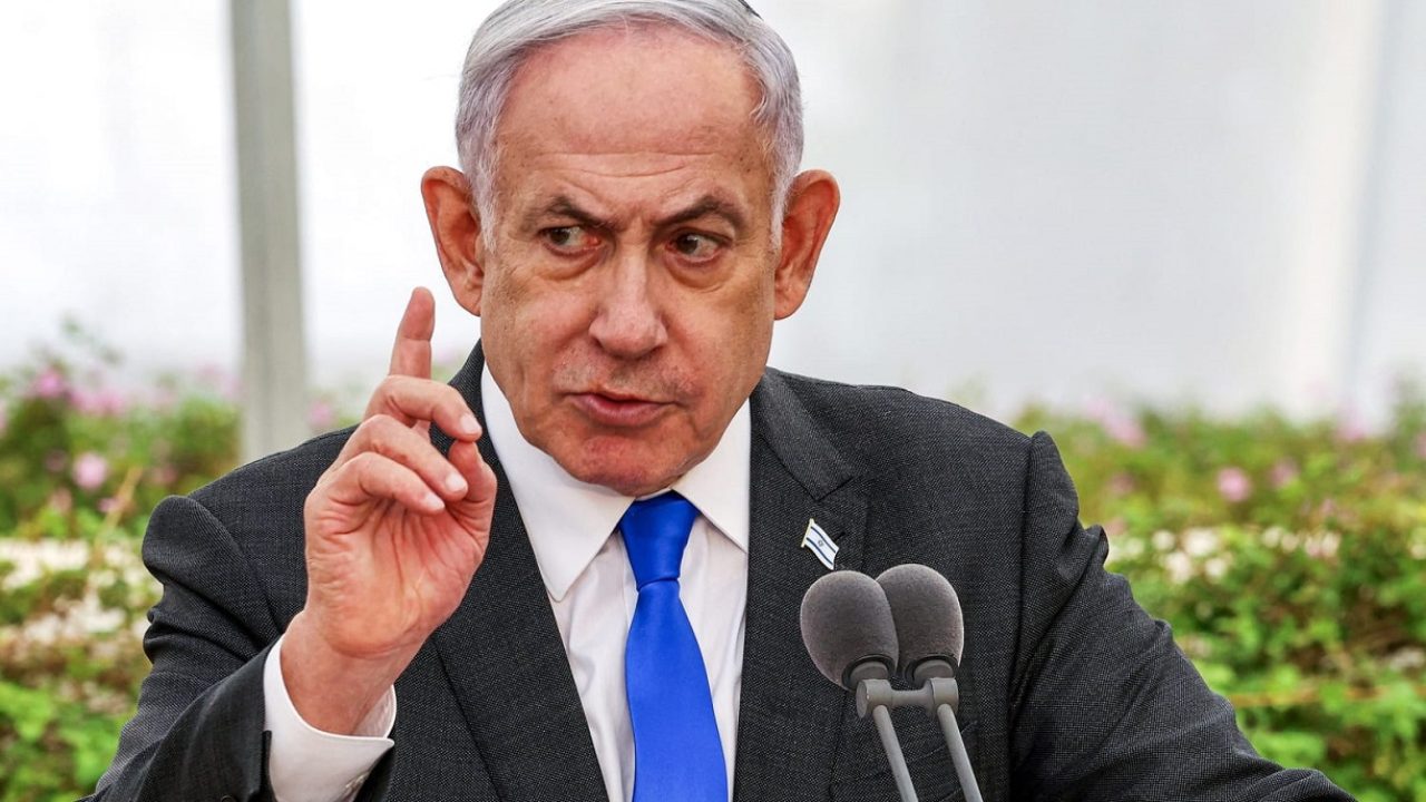 netanyahu raising finger