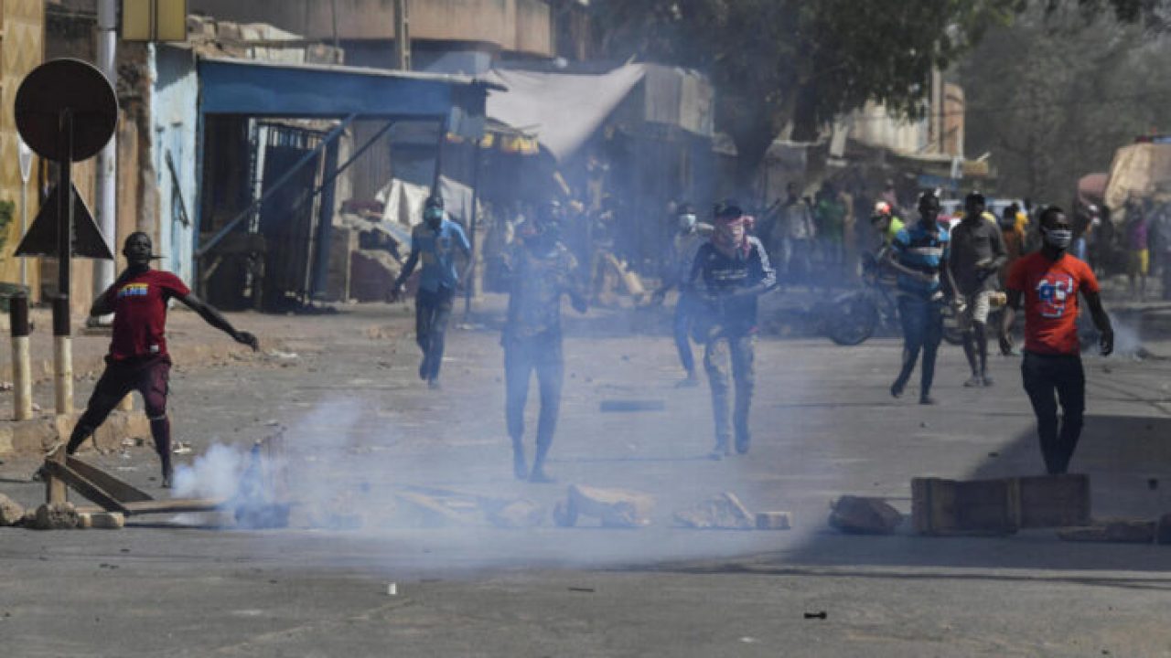 NIGER-POLITICS-VOTE-DEMO Niger's opposition demonstrators throw stones during clashes with police as opposition supporters protest after the announcement of the results of the country's presidential run-off in Niamey, on February 24, 2021. - Opposition leader Mahamane Ousmane on February 24 claimed he narrowly won Niger's presidential elections, a day after official results said he lost by more than 11 percentage points. (Photo by Issouf SANOGO / AFP)