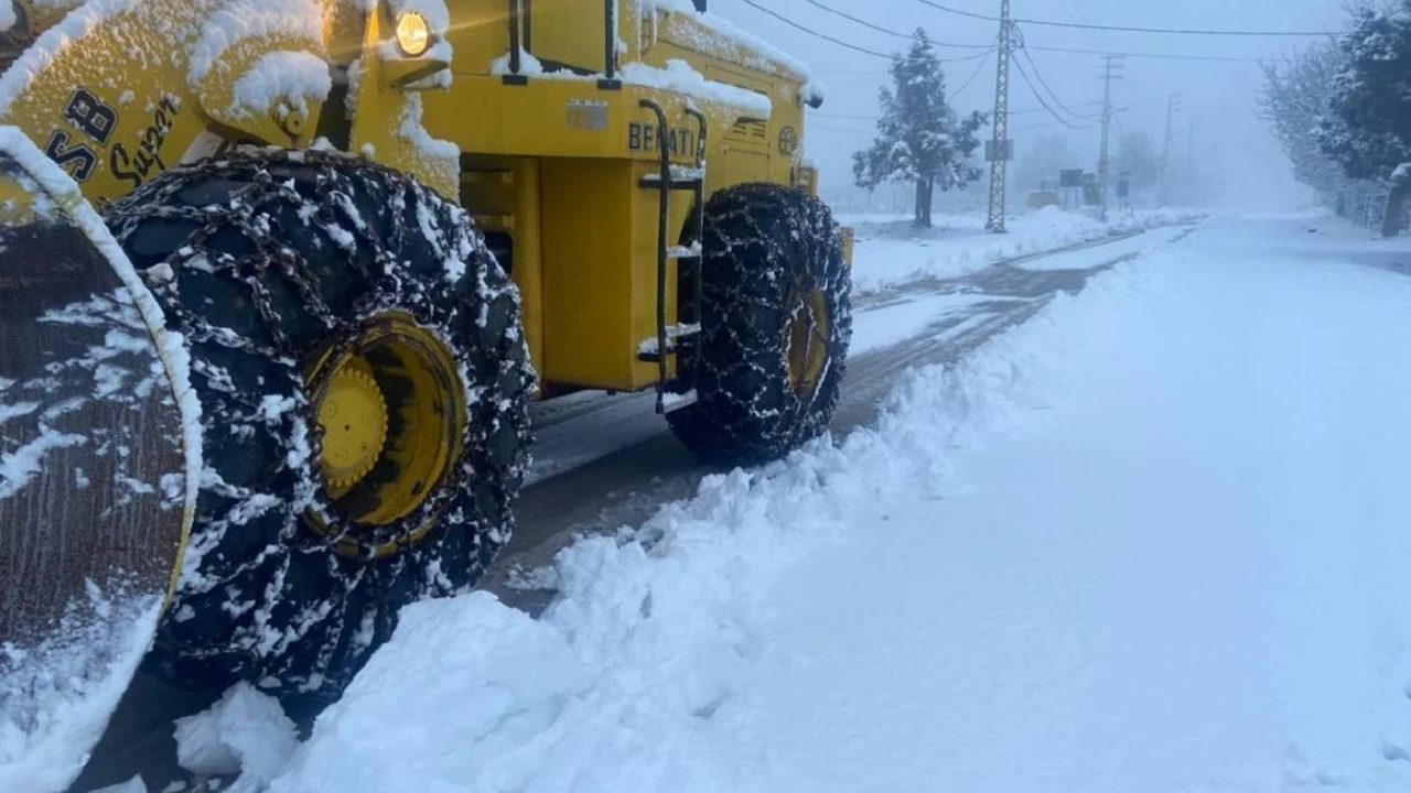 opening-snowy-road-in-lebanon-qzelscqhlerh4b2vena4q80hkalddh3naj9cl47km8