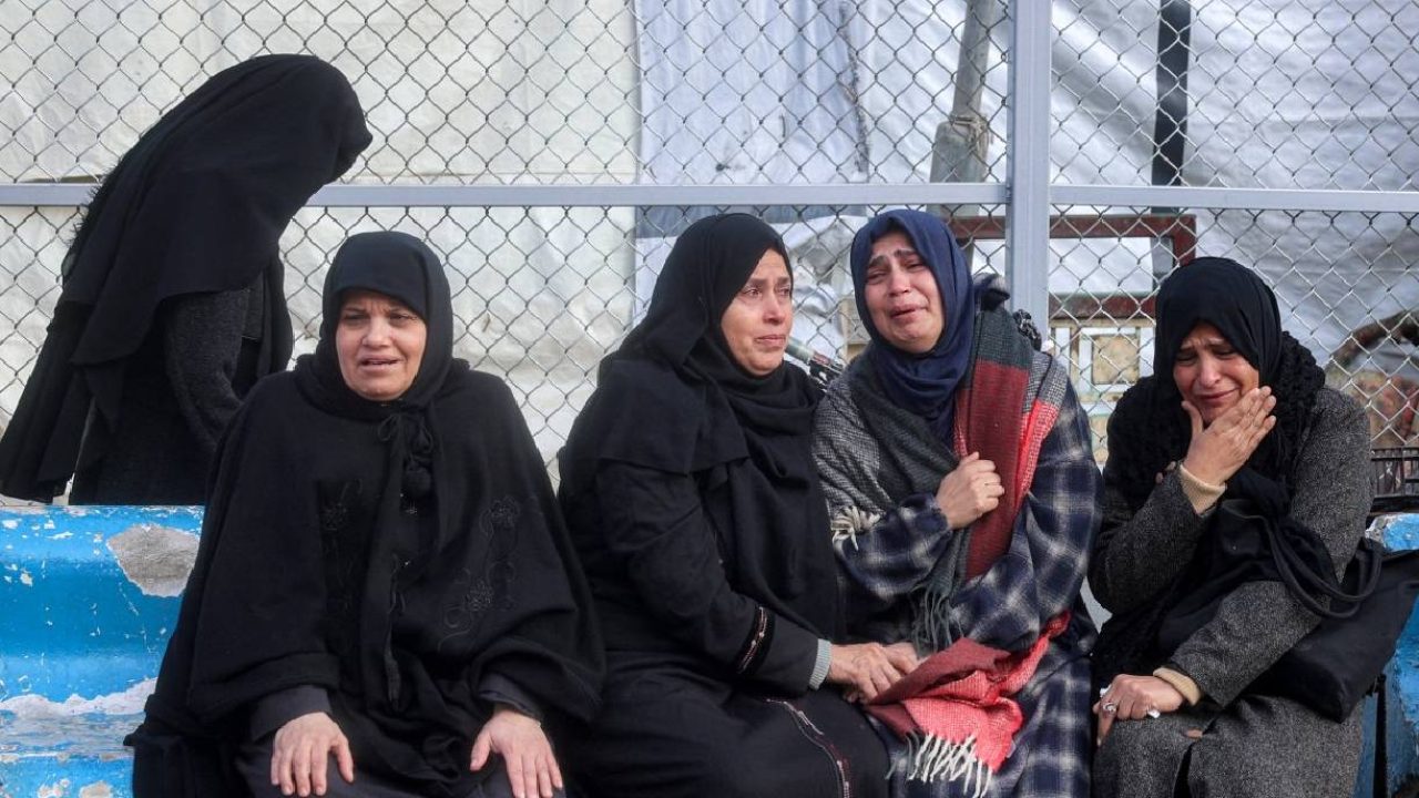 palestinian women crying