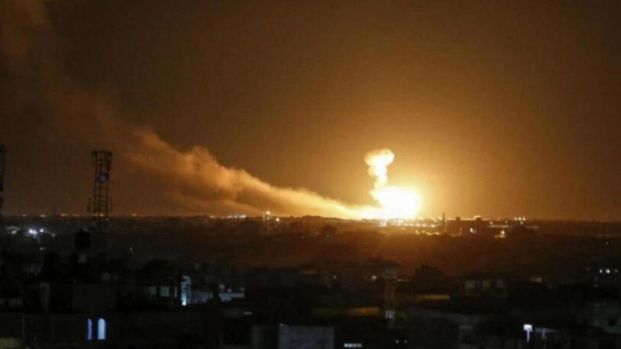 photo-ar-israeli-strikes-on-hezbollah-weapons-depots-in-damascus-countryside