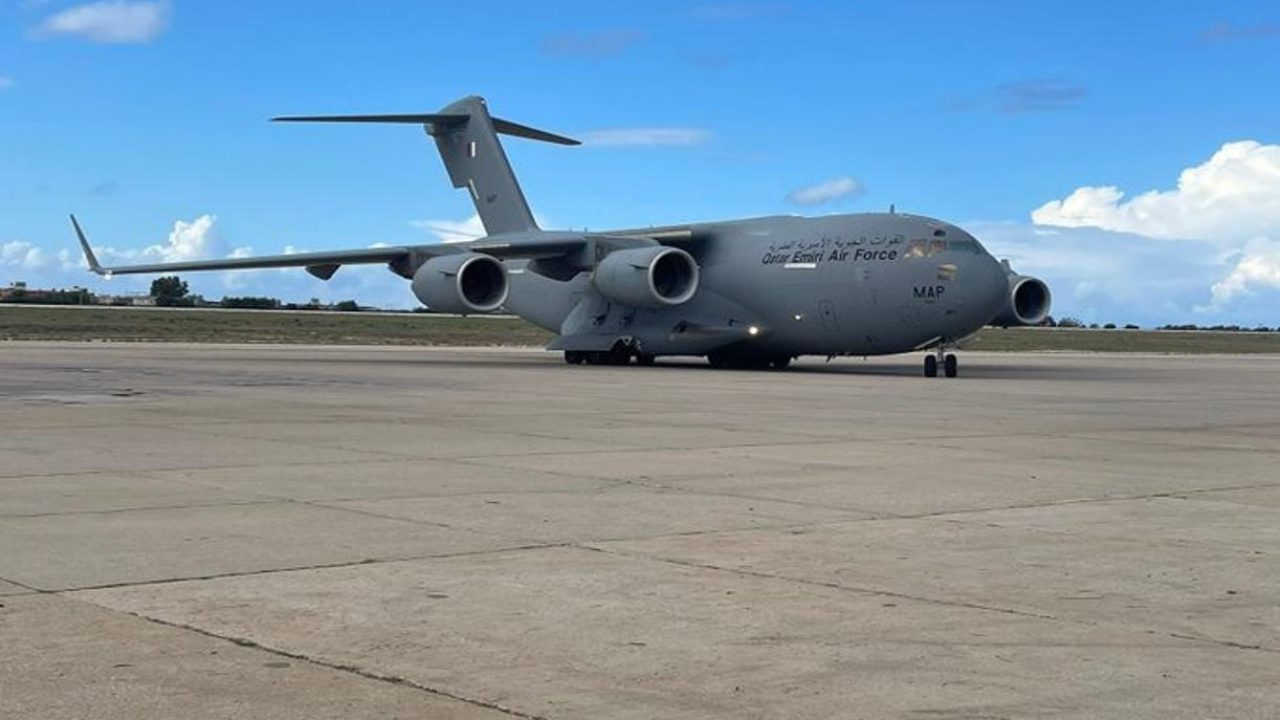 qatar ships airplane