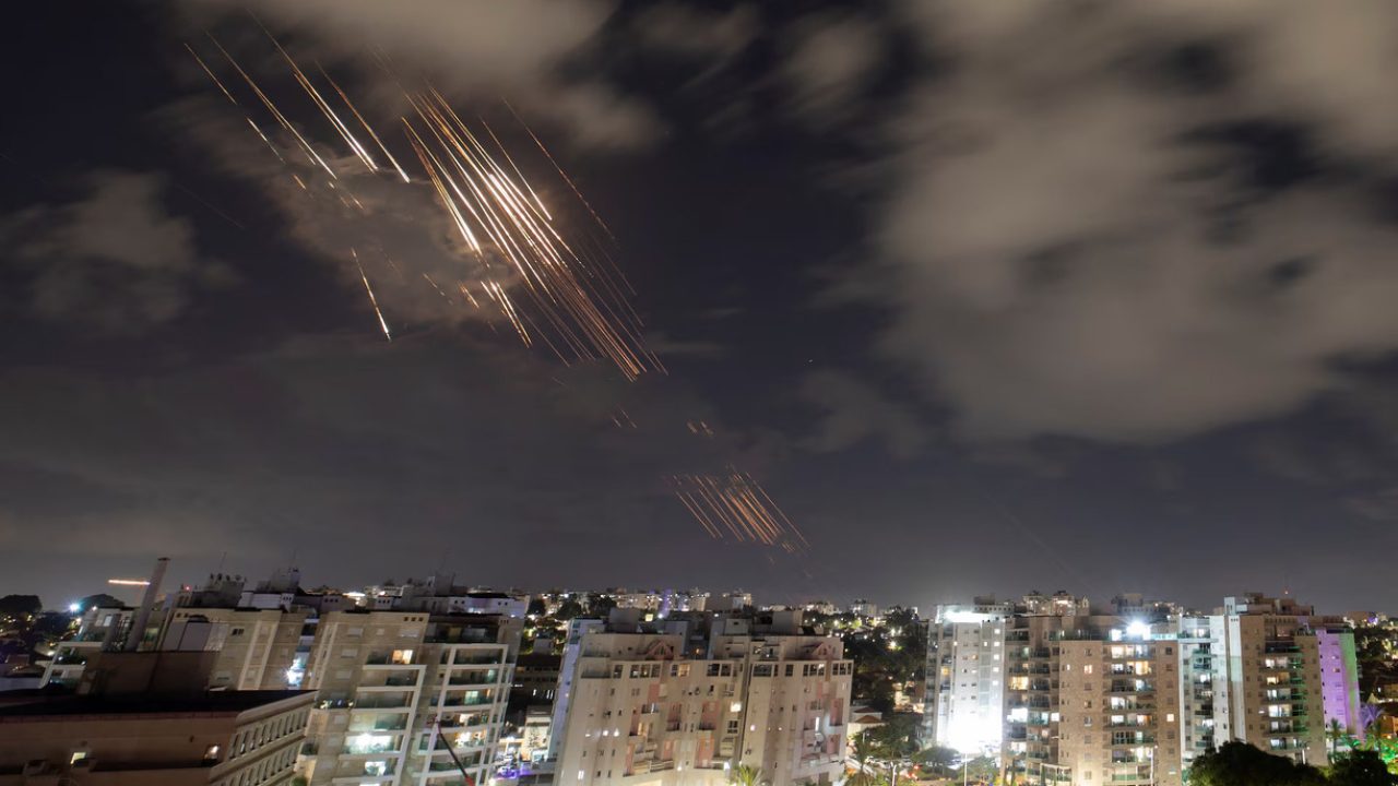 rockets falling on tel aviv (1)