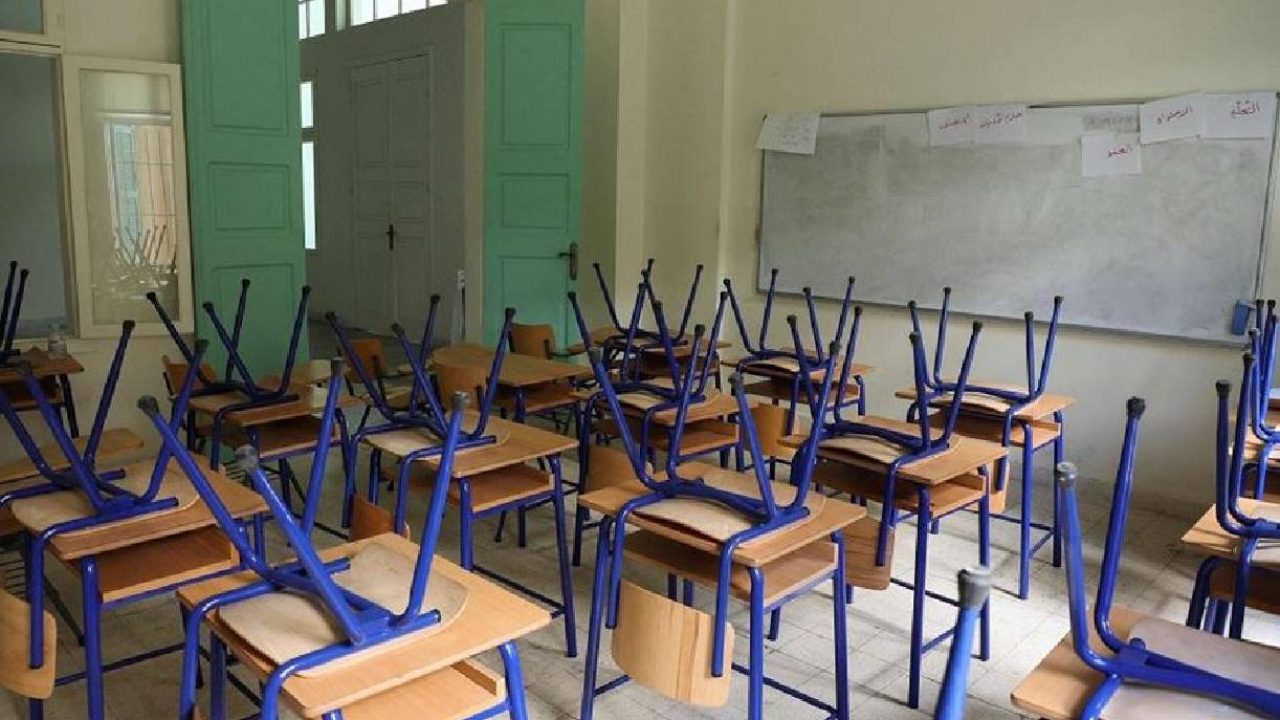 school class desks