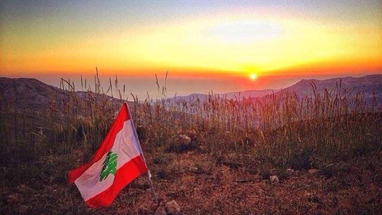 small Lebanese flag under clear skies (1)