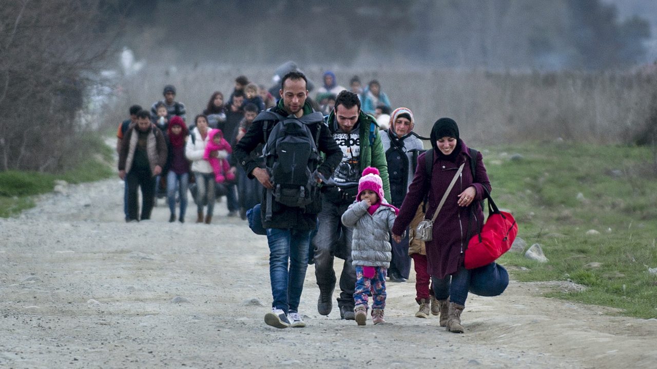 MACEDONIA-GREECE-EUROPE-MIGRANTS Migrants and refugees from Syria and Iraq cross the Greek-Macedonian border near the town of Gevgelija on February 23, 2016.
Greece has expressed "displeasure" to the EU over tougher border controls by Balkan countries that have stranded thousands of migrants in the country, Prime Minister Alexis Tsipras' office said on February 23. / AFP / Robert ATANASOVSKI (Photo credit should read ROBERT ATANASOVSKI/AFP via Getty Images)