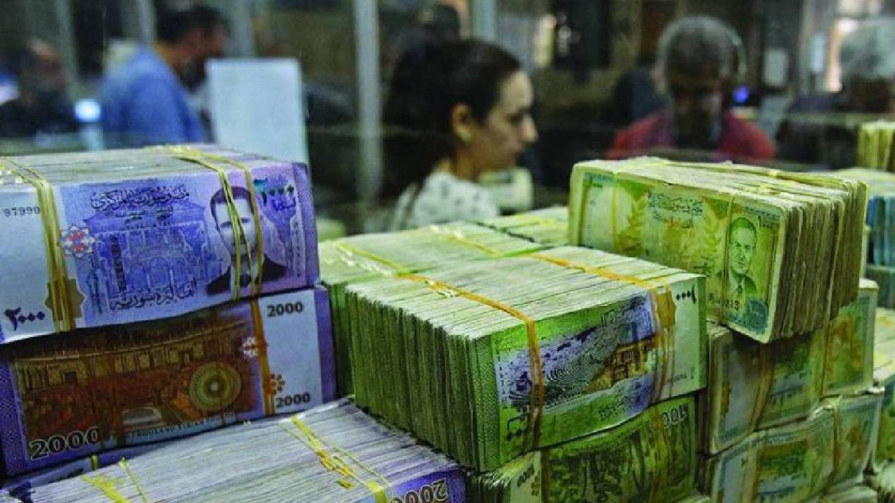 syrian liras stacks