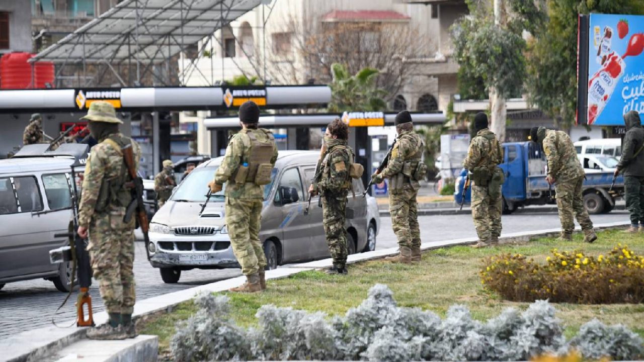 syrian soldiers in the street
