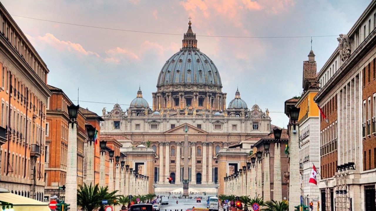 tr13-FEB-vatican-city رسائل الحزب الجوية وصلت إلى الفاتيكان