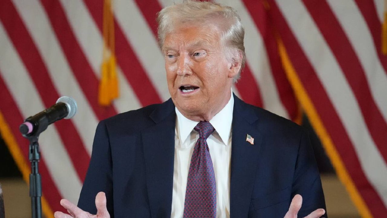 trump hand gestures