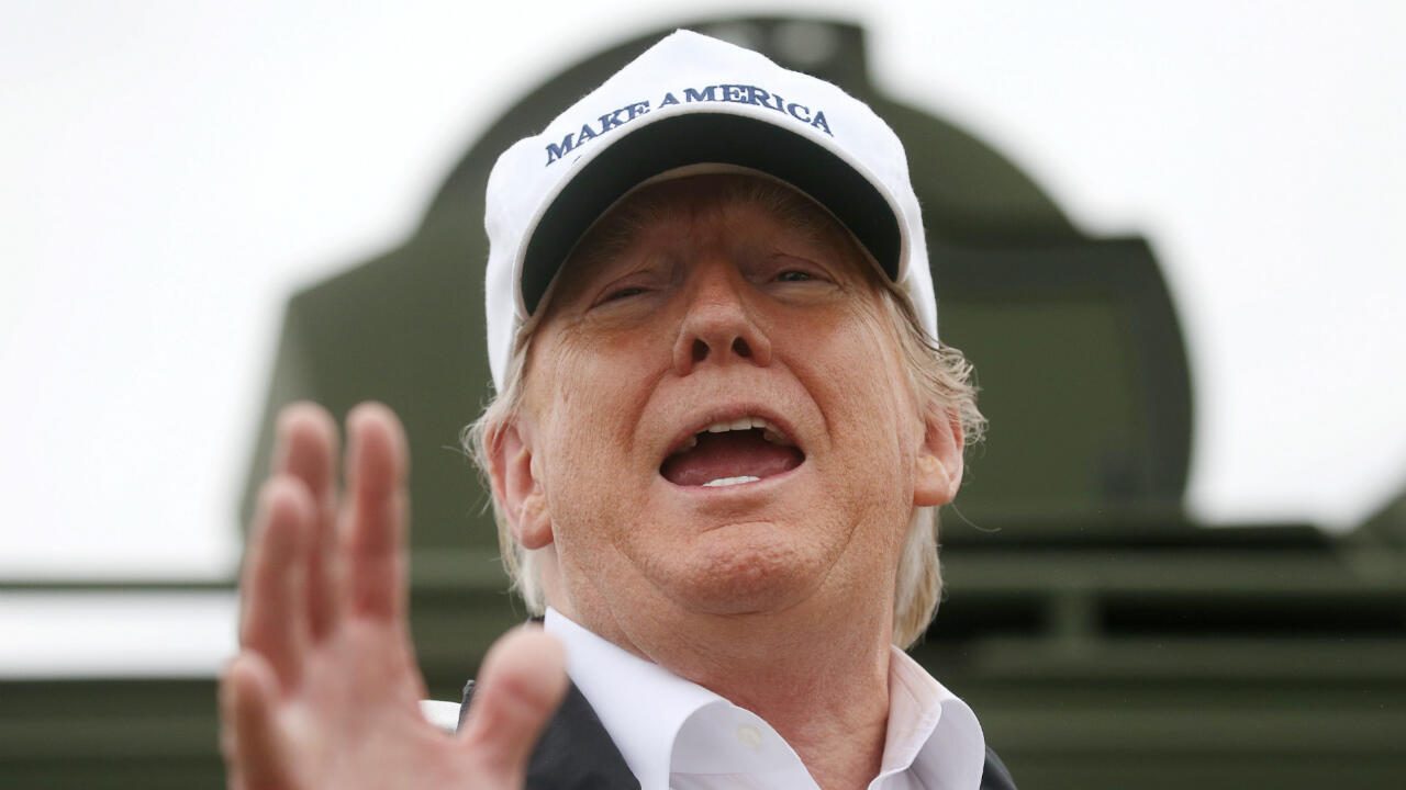 trump-mur-maga