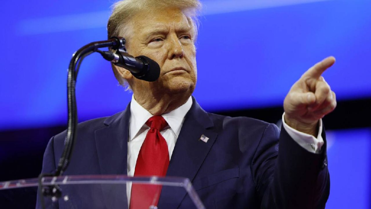 trump pointing 2