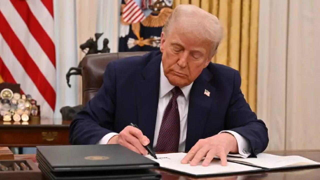 trump signing