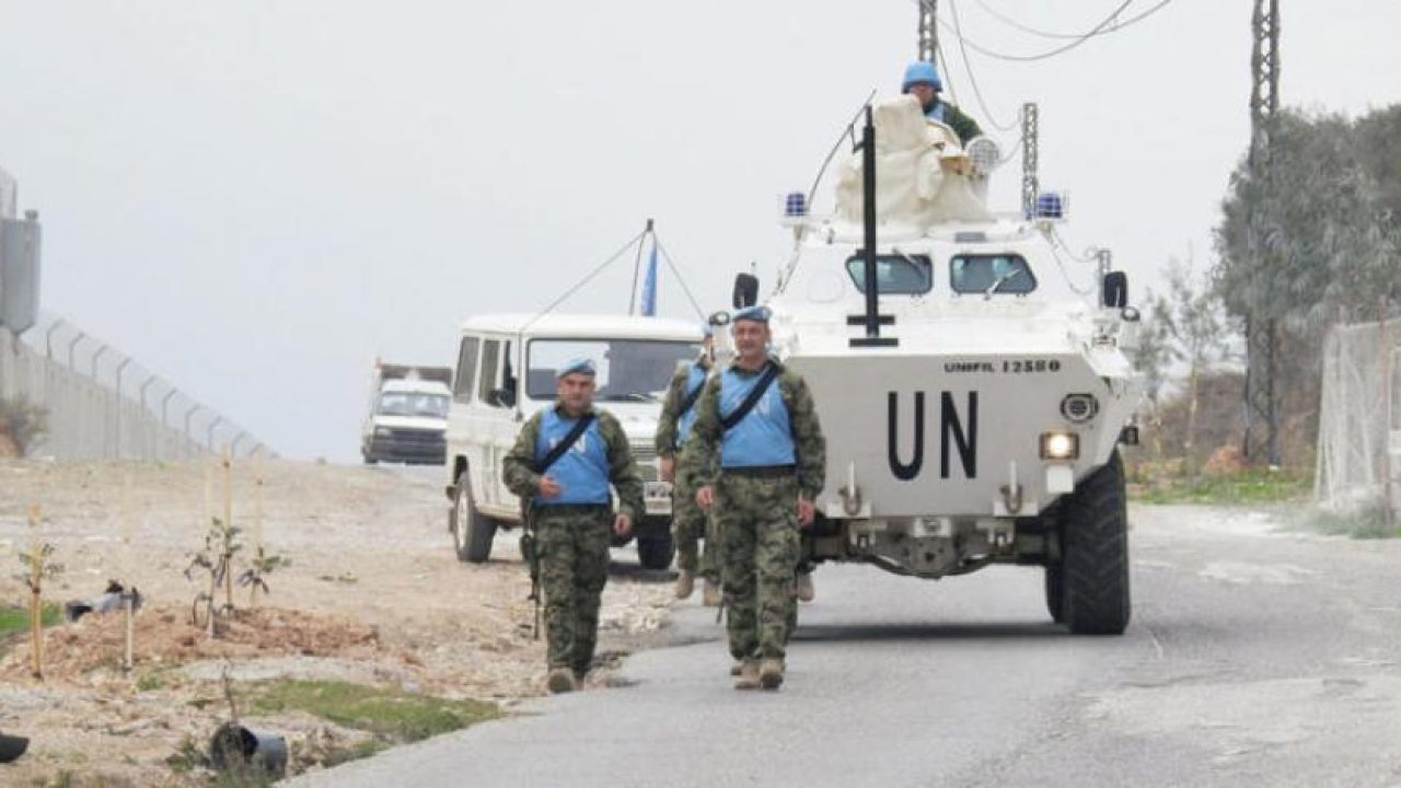 un (1) un (1)