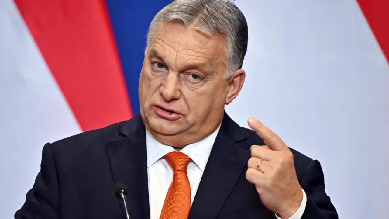 viktor orban raising finger