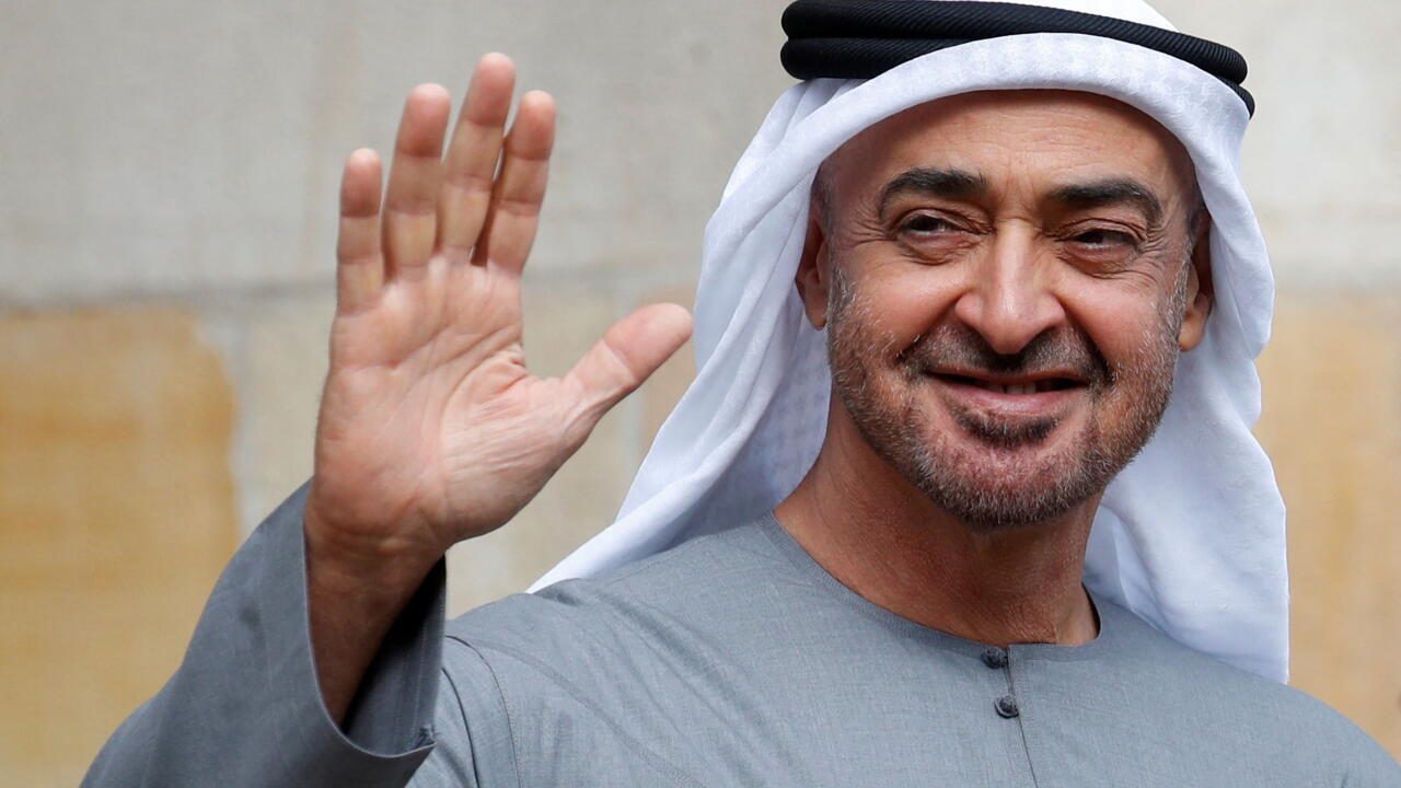 FILE PHOTO: Abu Dhabi's Crown Prince Sheikh Mohammed bin Zayed al-Nahyan arrives for a working lunch with French President Emmanuel Macron (not seen) at the Chateau de Fontainebleau in Fontainebleau near Paris, France, September 15, 2021. REUTERS/Gonzalo Fuentes/File Photo