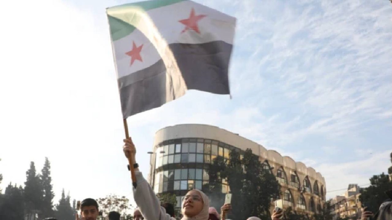 waving rebel flag in syria