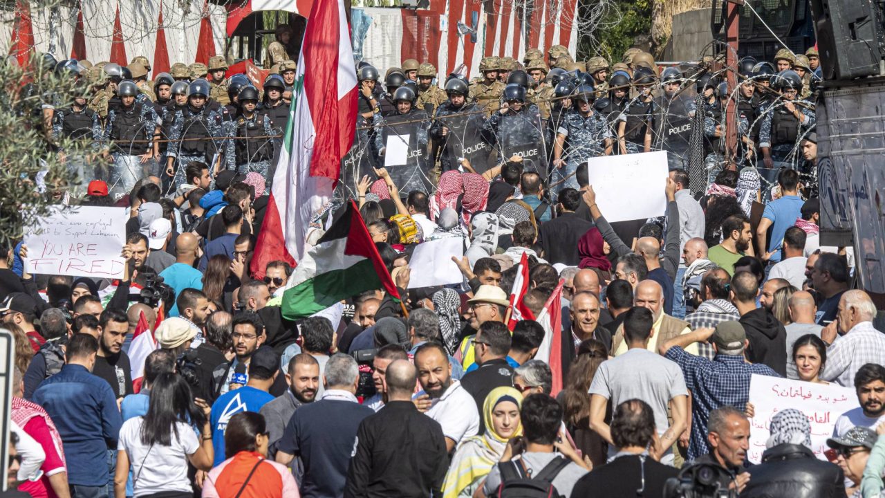 الاعتصام في محيط السفارة الاميركية في عوكر الاعتصام في محيط السفارة الاميركية في عوكر
