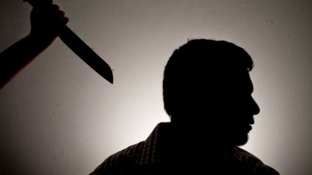 تفسير-حلم-طعن-بالسكين-في-الظهر