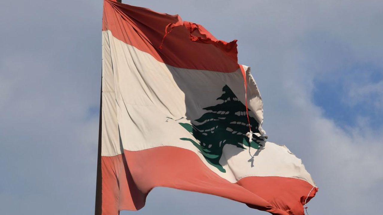 عيد-الاستقلال-علم-لبنان-4 حاكم نهائي للجمهورية ... ولا احترام لمقام الحليف!