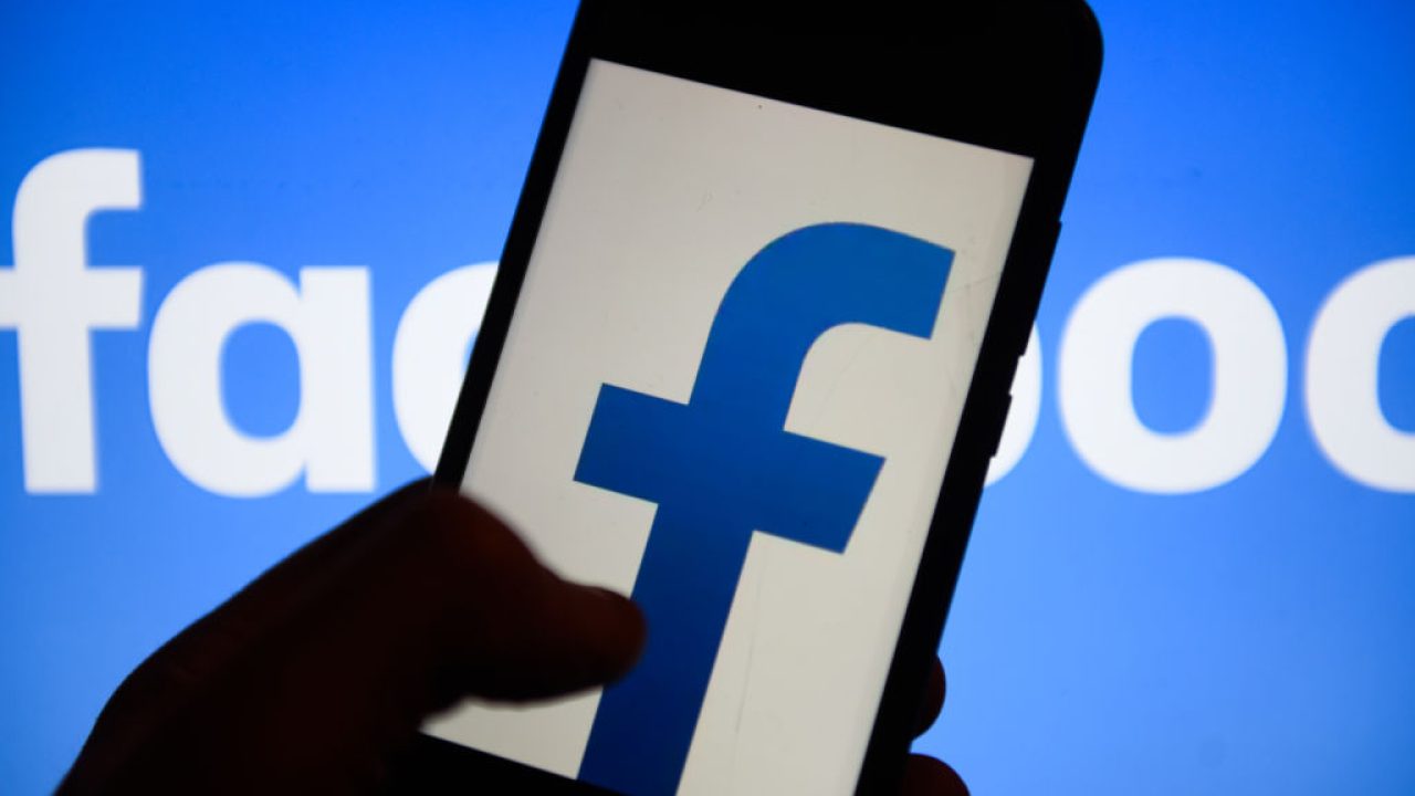 Facebook logo is seen on an android mobile phone KRAKOW, POLAND - 2018/12/05: Facebook logo is seen on an android mobile phone. (Photo by Omar Marques/SOPA Images/LightRocket via Getty Images)