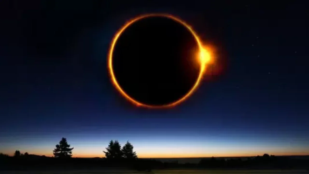 كسوف-شمسي-هجين-qm9evjmdq8f9okt6g0mb4fx1t3cfz02vn5eizq6yw0